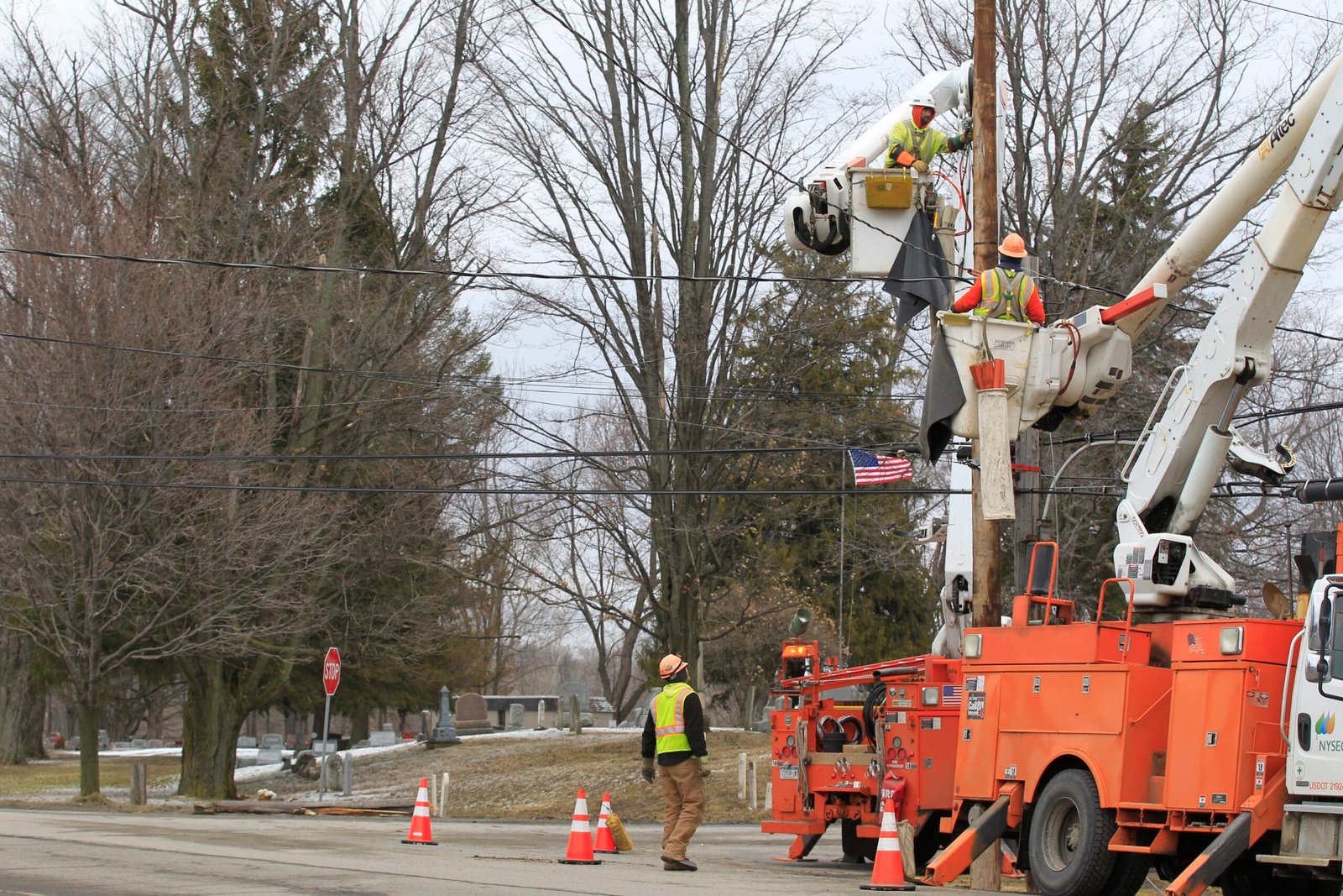 NYSEG Utility Workers Trying To Restore Service Pluma Libre News NYSEG Utility Workers Trying To Restore Service Pluma Libre News
